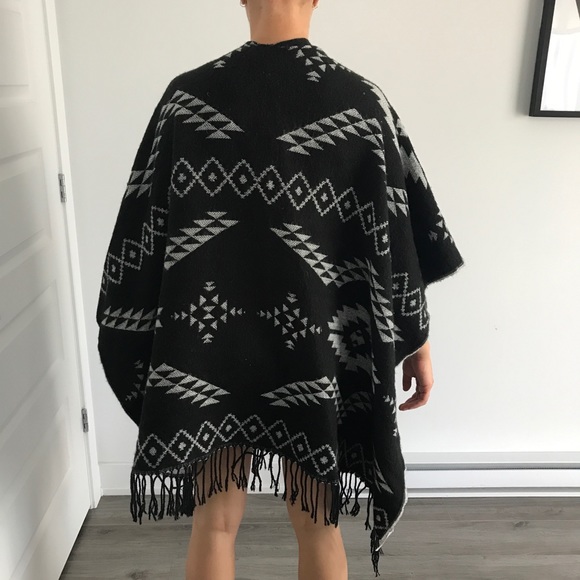 Garage Big Shawl - Picture 2 of 3